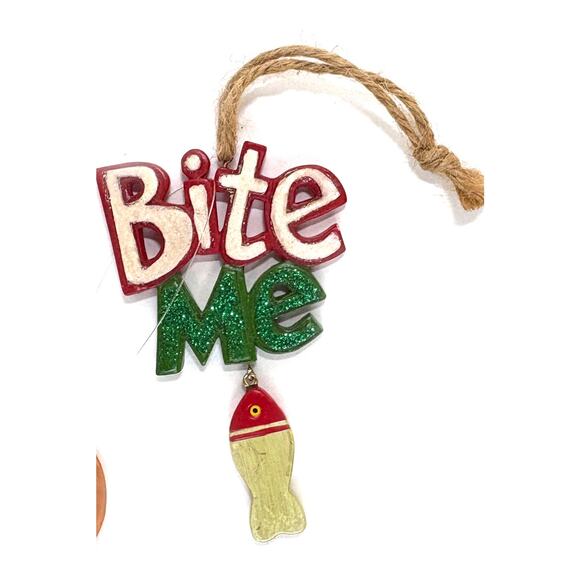 Set Of 2 Christmas Ornaments Fishing Hat 1.5 In And Fishing Bite Me Sign  4 In - Picture 3 of 3